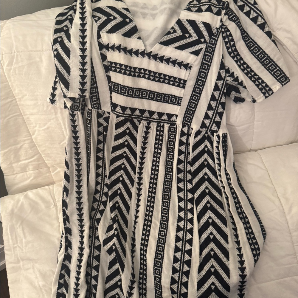 Old Navy Black and White Geometric Midi Dress